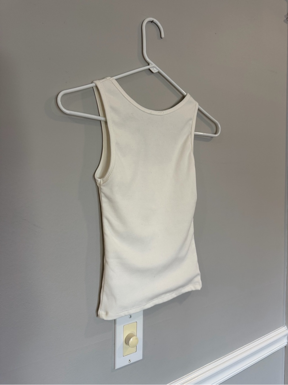 White Fox Ribbed Tank with Red Rhinestone Lips - Picture 5 of 6